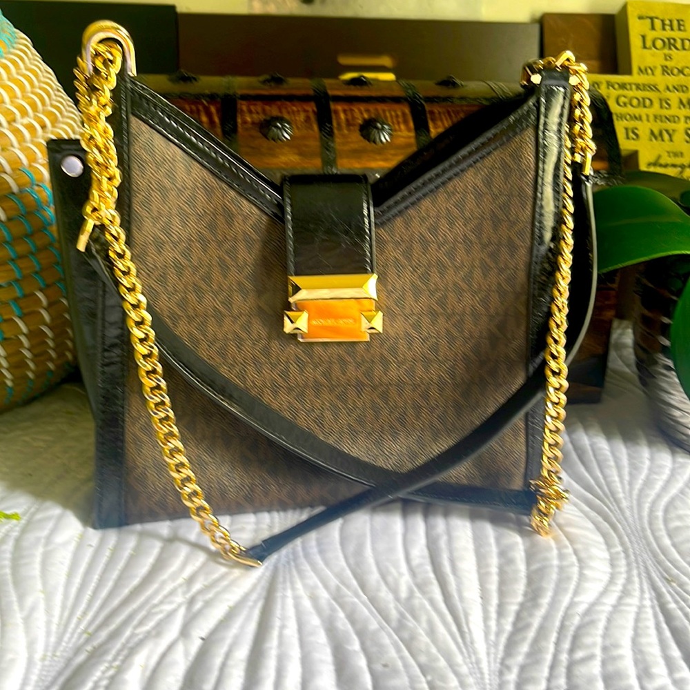 Very beautiful Michael Kors limited edition bag.